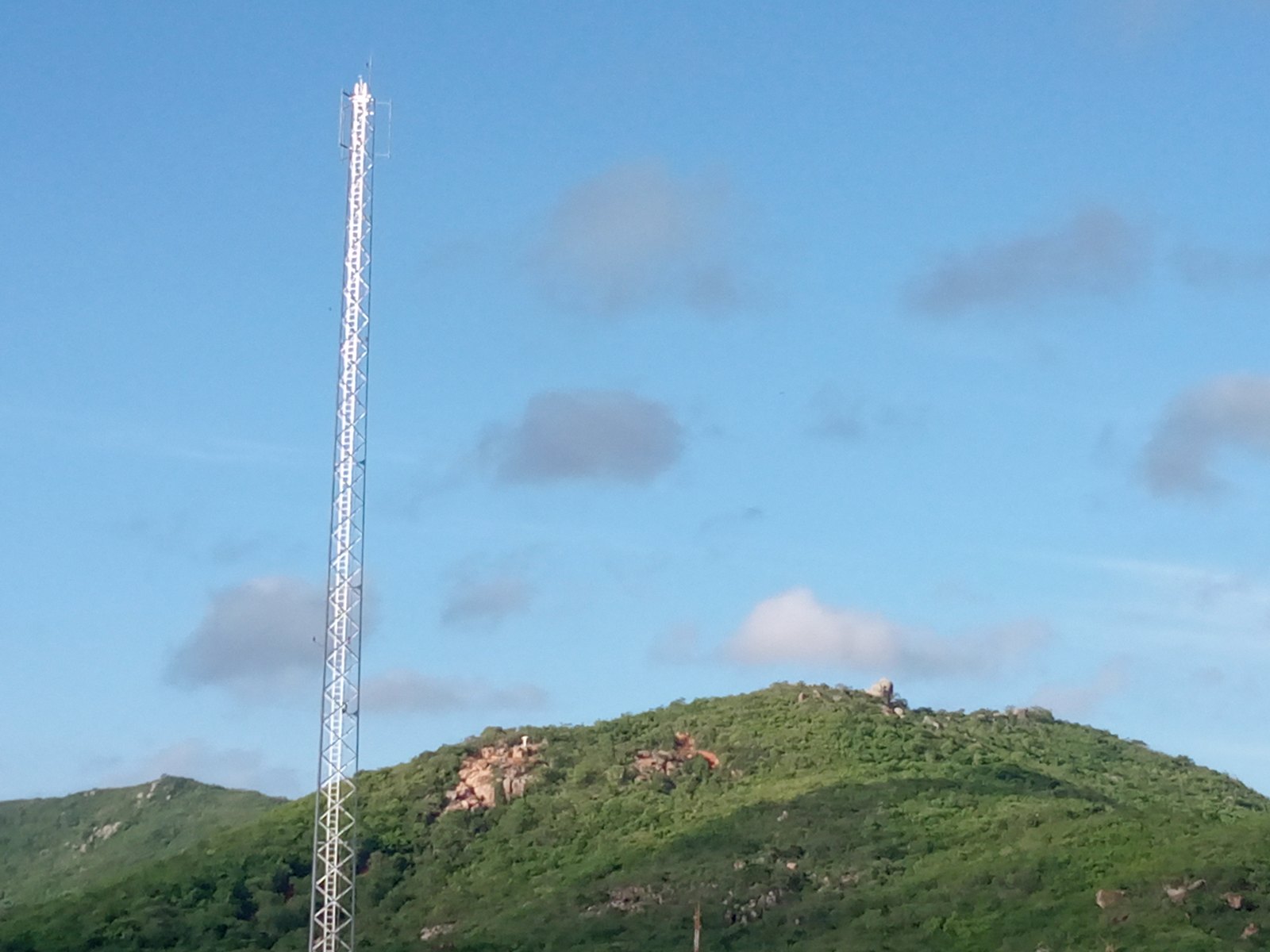 Torre de telecomunicaciones fotografiada en Brasil en 2024