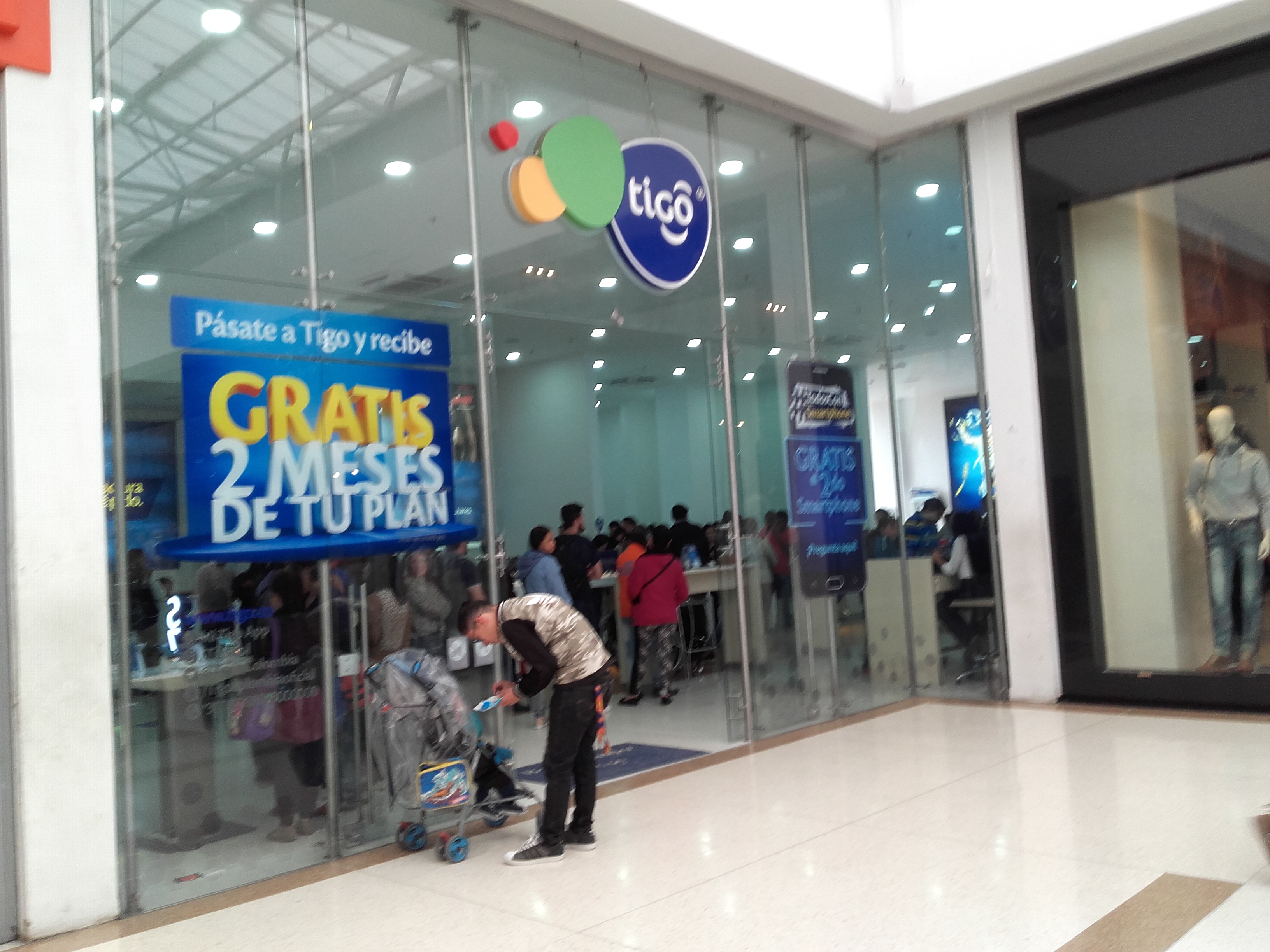 Tienda Tigo en Soacha, Colombia, fotografía de archivo de 2017